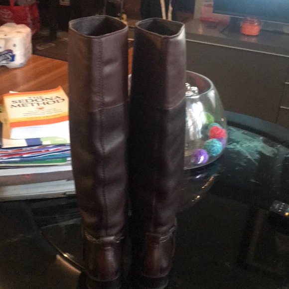 DKNY BUTTER SOFT LEATHER BOOTS - Picture 4 of 7